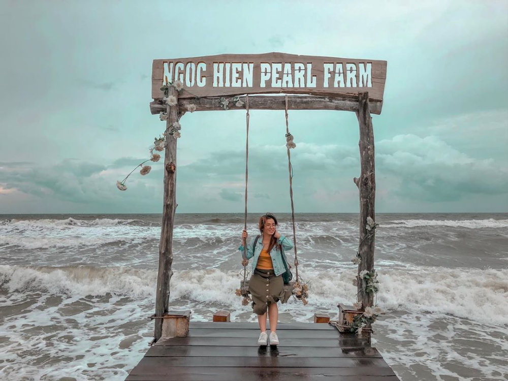 Natural pearl farms are great places to shop for jewelry